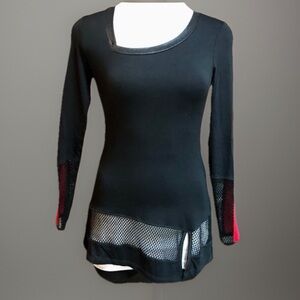 VIER Small Body HUG Black & Red Mesh Asymmetrical Edge Shirt Top